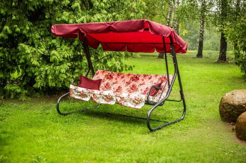 Качель садовая "Новара" с998 (3-х местные, цв.антрацит,чехол беж. до 250кг.)